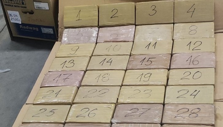 Наркотикът е бил скрит в камиони, регистрирани главно в България Наркотикът е бил скрит в камиони, регистрирани главно в България