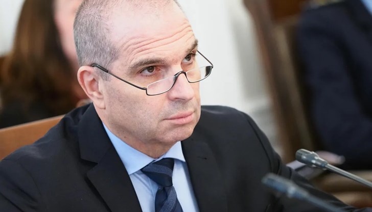 Гроздан Караджов: Това е фелдфебелско поведение към пътуващите Гроздан Караджов: Това е фелдфебелско поведение към пътуващите