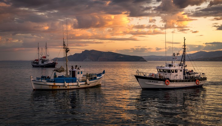 Турски рибари стреляха във въздуха след спор с гръцки колеги край Самотраки