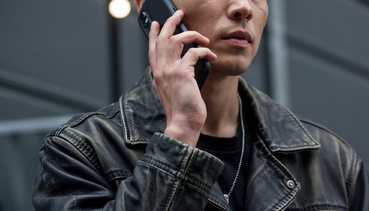 Схемата включва използване на украински телефонни номера с код +380 и фалшиви сайтове на куриерски компании