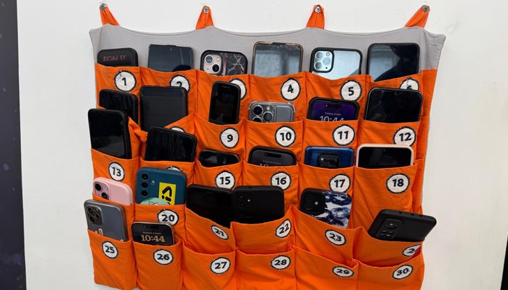 Пълната забрана влиза в сила през ноември, МОН улеснява санкциите