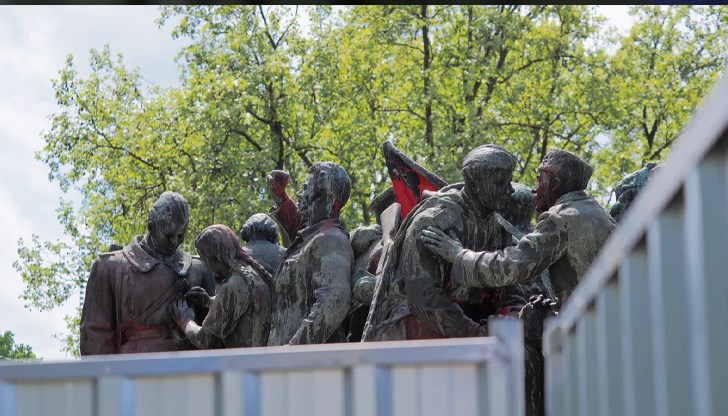 Извършителят е установен от СДВР, всички части на монумента са непокътнати