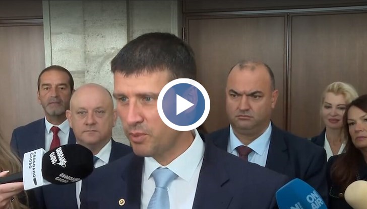 ДПС държи ГЕРБ в „задушаваща хватка“, смята Михайлов