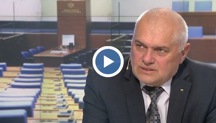 Побоят над старши комисар Кожухаров според Валентин Радев е симптом на по-дълбок обществен проблем