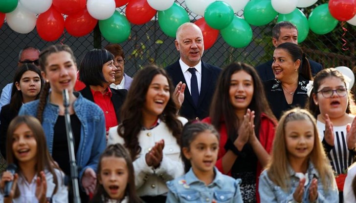 Премиерът откри новата учебна година в столичното 83-то ОУ "Елин Пелин" Премиерът откри новата учебна година в столичното 83-то ОУ "Елин Пелин"