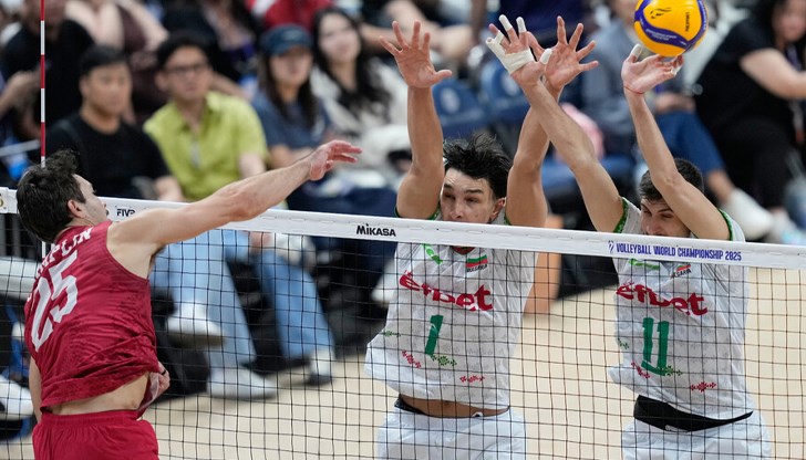 Българите обърнаха американците от 0:2 до 3:2 гейма и продължават към върха Българите обърнаха американците от 0:2 до 3:2 гейма и продължават към върха