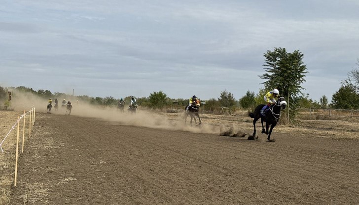 Кобила с жокей Валентин Атанасов триумфира в първото надбягване