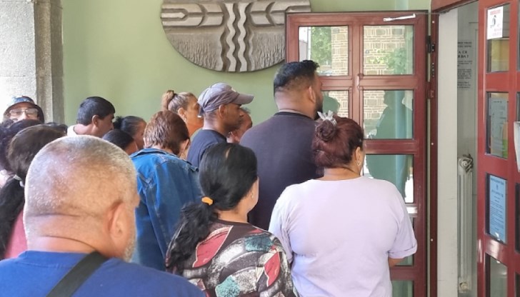 Близо 10 000 пенсионери са потърсили работа на пълен работен ден през последната година Близо 10 000 пенсионери са потърсили работа на пълен работен ден през последната година