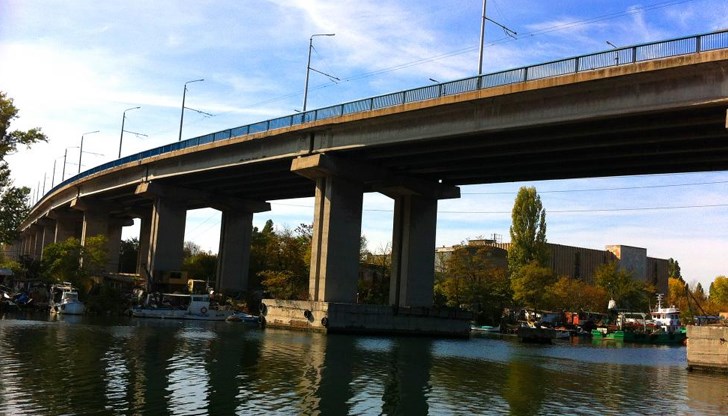Тялото му беше открито в островната зона под съоръжението