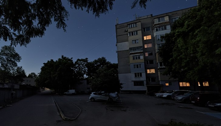 Граждани се притесняват за сигурността при движение в тъмните участъци