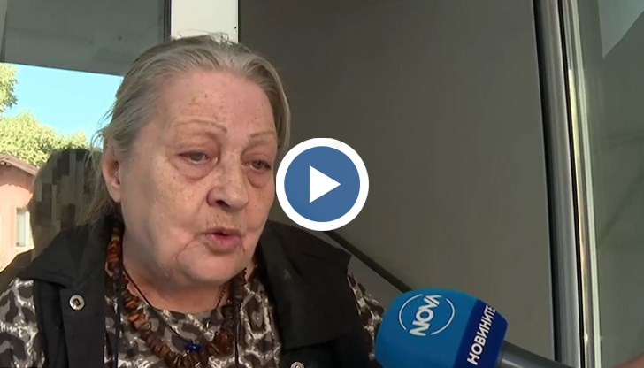 Жената е отгледала 22-годишния младеж, след като баща му заминал за чужбина, а майка му починала