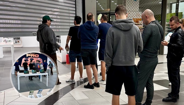 Експерти поставят под въпрос дали новите функции оправдават разходите, докато фенове чакат с часове за устройства Експерти поставят под въпрос дали новите функции оправдават разходите, докато фенове чакат с часове за устройства