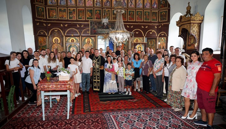 Храм „Св. Архангел Михаил" посреща отново вярващи след дълъг период на застой