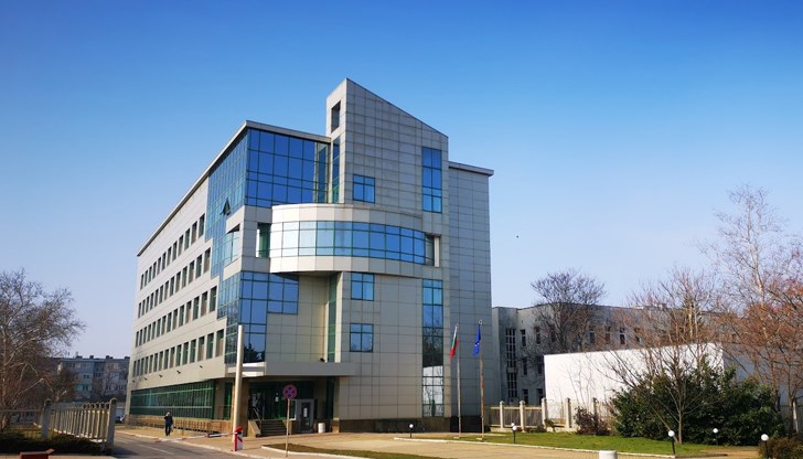 Обслужването на гише ще бъде преустановено за три часа и половина Обслужването на гише ще бъде преустановено за три часа и половина