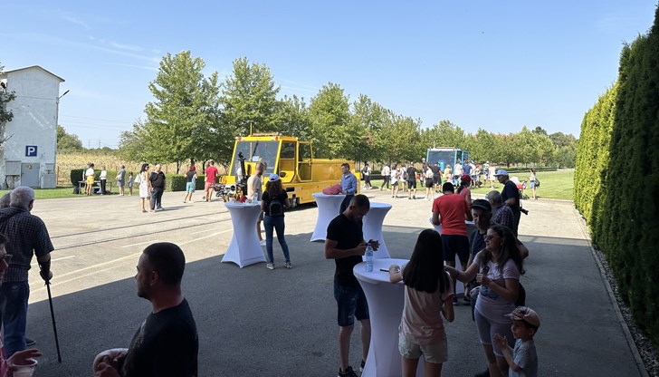 Посетителите ще могат да надникнат в производството на модерни железопътни машини