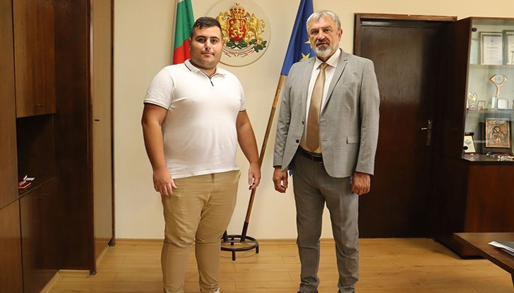 21-годишният Алпай Сабит ще работи по реални казуси до края на септември