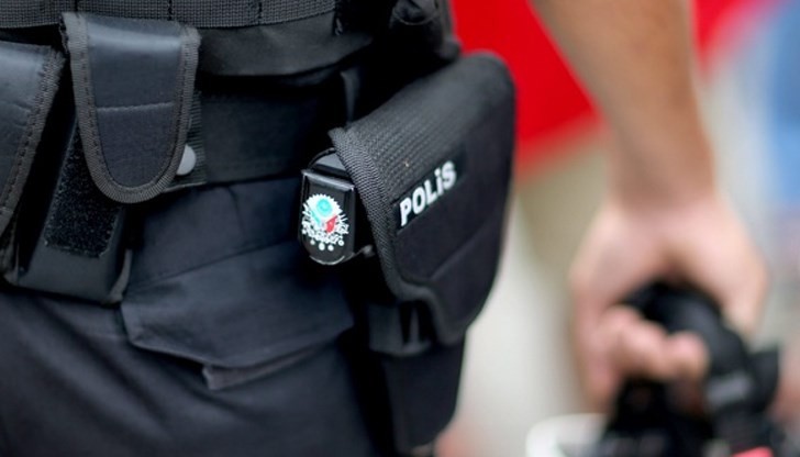 Младежът е открил огън днес сутринта в полицейски участък