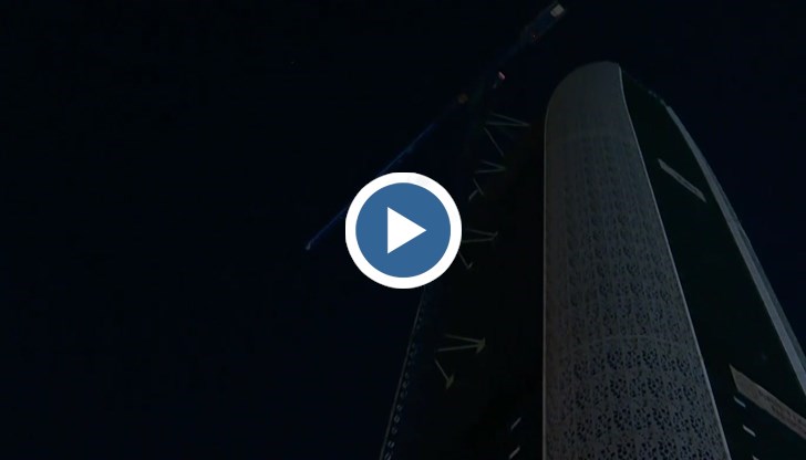 Двама тийнейджъри не са успели да слязат от кран