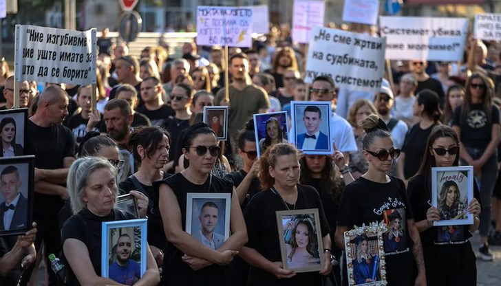 Средствата покриват транспорта, лечението и настаняването на пострадалите при пожара в дискотека "Пулс"