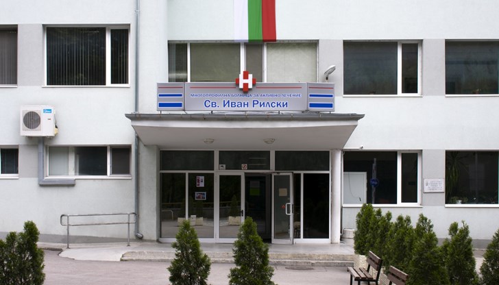 Директорът на МБАЛ "Св. Иван Рилски" съобщи, че нападателят е задържан след бързата намеса на полицията Директорът на МБАЛ "Св. Иван Рилски" съобщи, че нападателят е задържан след бързата намеса на полицията
