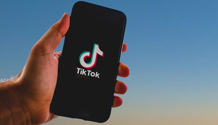 Платформата въвежда ограничения за потребители под 18 години с цел безопасност