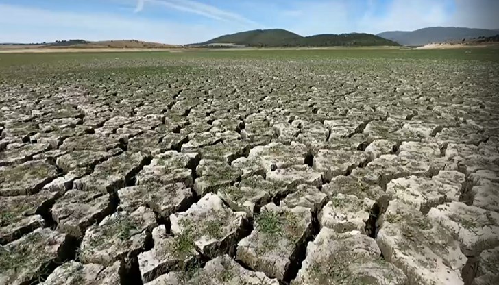 Язовирите "Копринка" и "Жребчево" пресъхват до критичен минимум