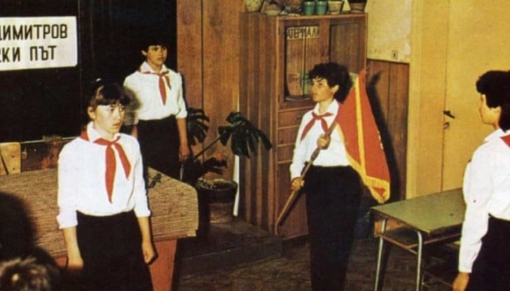 Чавдарчетата ставаха пионери с червени връзки и тържествени клетви в символична дата от комунистическата история Чавдарчетата ставаха пионери с червени връзки и тържествени клетви в символична дата от комунистическата история