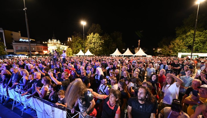 Тридневното събитие включва концерти, уъркшоп с Валди Тотев и артистични инсталации с екологично послание Тридневното събитие включва концерти, уъркшоп с Валди Тотев и артистични инсталации с екологично послание