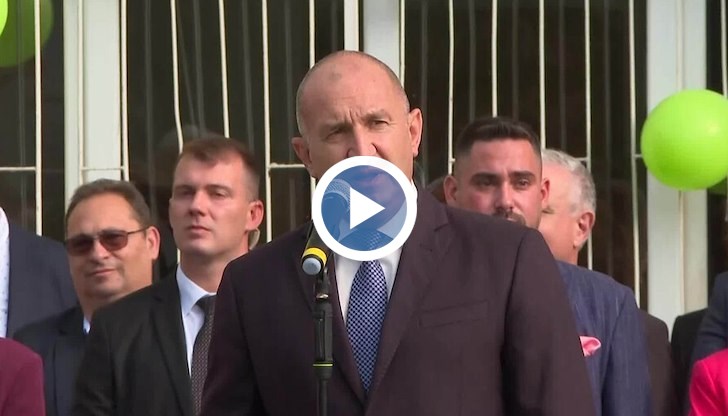 Президентът призова първокласниците да бъдат достойни да градят бъдещето на модерна България