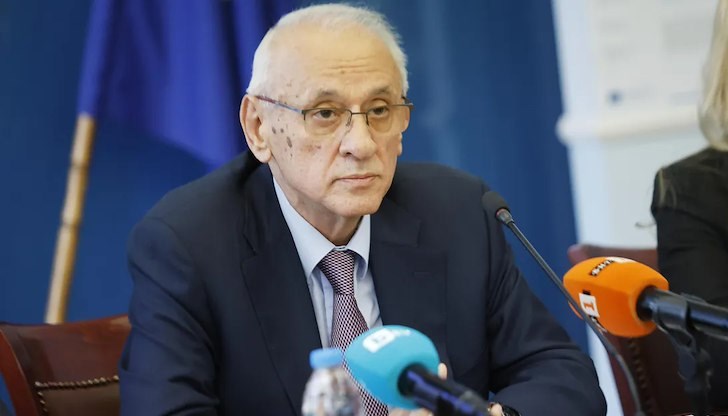 Здравният министър обяви конкретна схема на имунизиранетоэ Здравният министър обяви конкретна схема на имунизиранетоэ