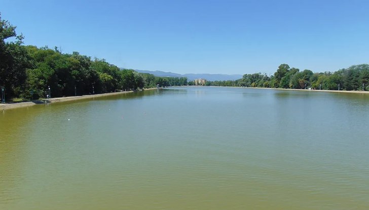 Служител на общинска охрана забеляза трупа във водата и подаде сигнал Служител на общинска охрана забеляза трупа във водата и подаде сигнал