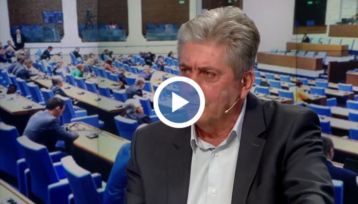 Бившият президент смята, че репликите между Борисов и Пеевски са заучена комбинация