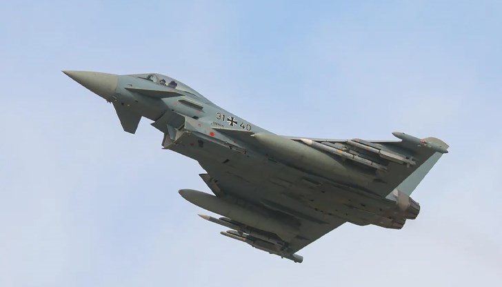 Военни и съюзнически въздушни сили патрулират след атаки близо до границата с Полша