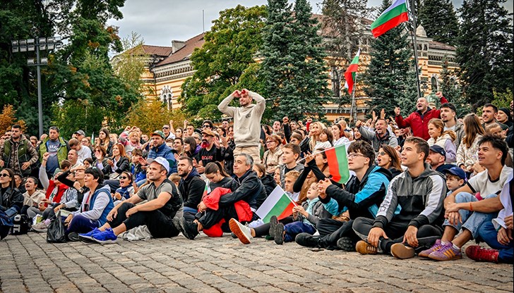 Специални награди и музикална програма очакват сребърните медалисти във вторник от 17:30 часа