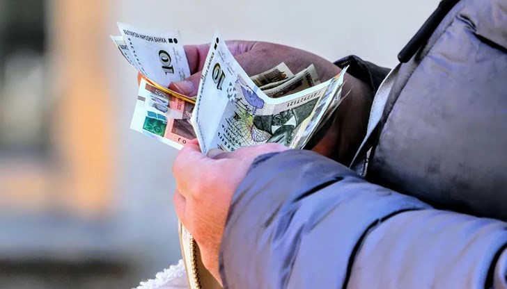 Преводите по банков път вече са извършени, чрез пощите ще продължи до 23 септември