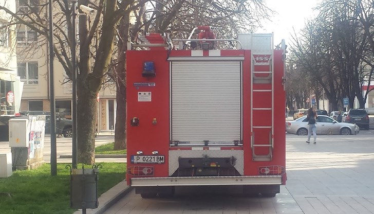 Екип от Втора РСПБЗН – Русе влезе през прозореца на русенски апартамент, за да го отключи