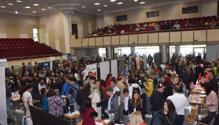 Форумът "Кариерни хоризонти 2025" предлага директен контакт между работодатели и младежи до 29 години, търсещи професионална реализация