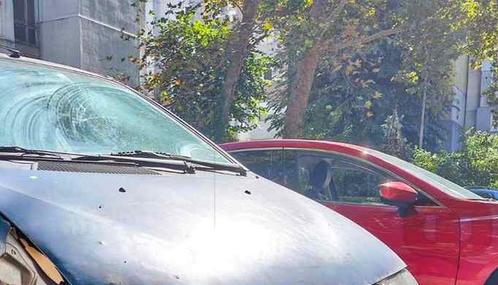 Жители на ж.к. "Славейков" хванаха шофьор след катастрофа с четири коли