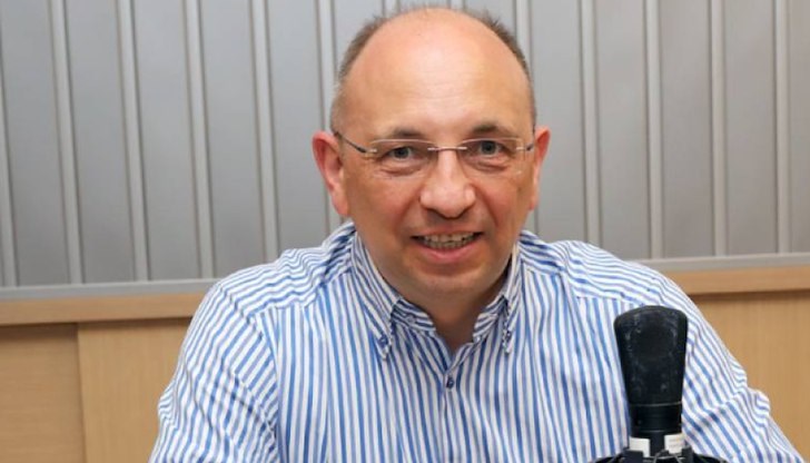 Бившият вицепремиер посочи, че увеличението на държавните разходи с над 20% е рекордно за новата история на България