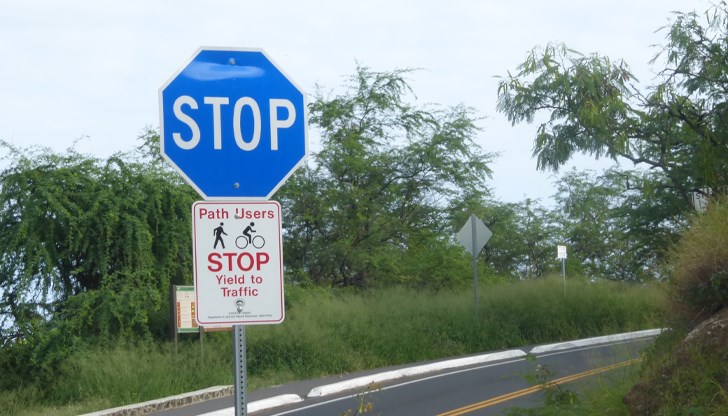 син знак stop, хаваи, пътни знаци, частна собственост, туристически дестинации, червен знак, пътна безопасност, туристи, шофиране, паркинг
