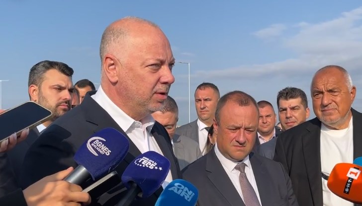 Премиерът уточни, че правителството се отнася сериозно към петия вот на недоверие, но ще продължи работа