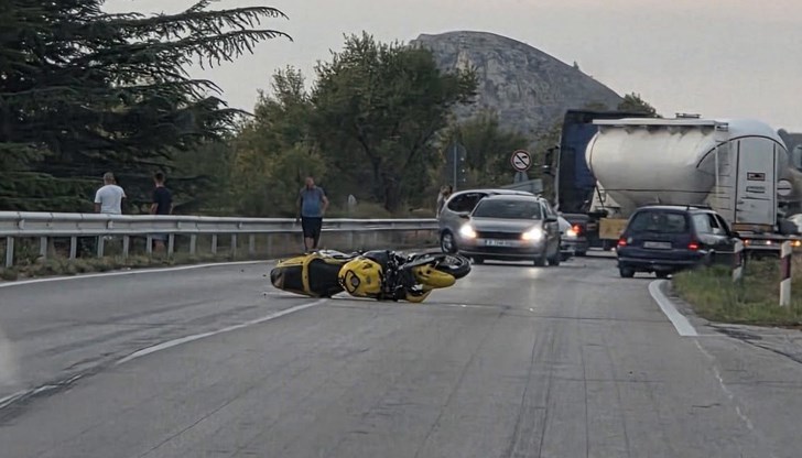 Трафикът се регулира от пътна полиция