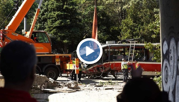 Младежът бутнал ръчка на мотрисата през страничен прозорец