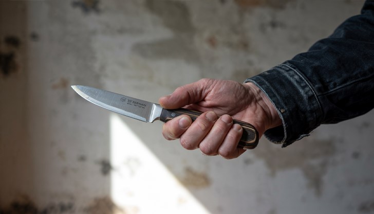 Животът на 52-годишната преподавателка и 16-годишното момче е извън опасност