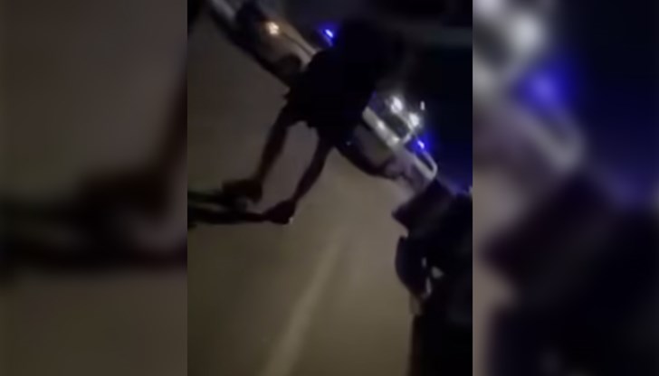 Кадрите са заснети малко след полунощ на 4 септември