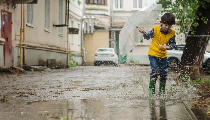 Родителите да подготвят чадъри за децата, съветват синоптиците