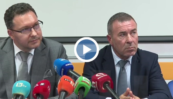 Даниел Митов пристигна в Русе след нападението на шефа на полицията