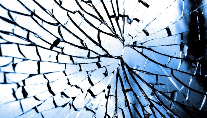 Увредени са "Мерцедес" и "Тесла"