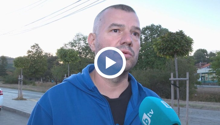 Съседите твърдят, че мъжът чупи надгробни плочи и заплашва с нож