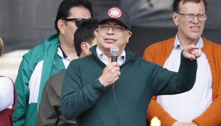 В петък САЩ обявиха, че ще анулират визата на Густаво Петро, след като той се включи в пропалестинска демонстрация по улиците на Ню Йорк В петък САЩ обявиха, че ще анулират визата на Густаво Петро, след като той се включи в пропалестинска демонстрация по улиците на Ню Йорк